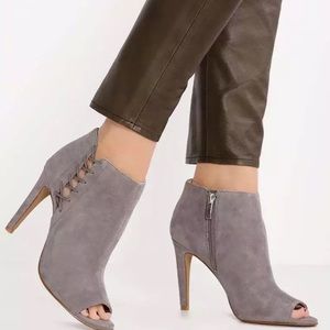 NWOB French Connection Gray Suede booties Sz 9
